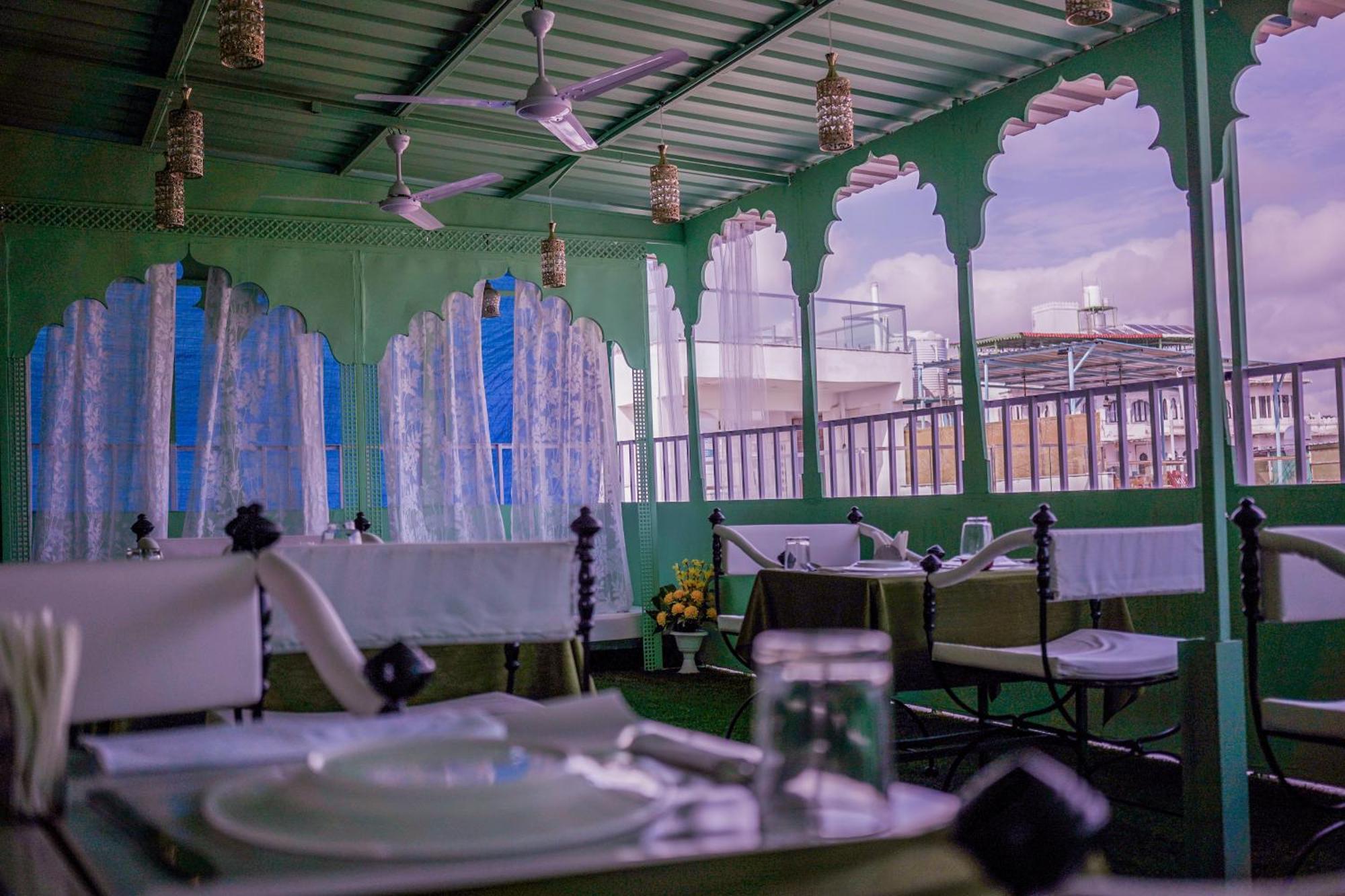 Island Tower Guest House Udaipur Bagian luar foto